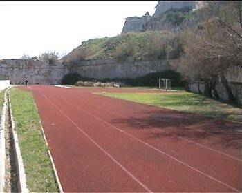 SARA'SISTEMATA LA PISTA D'ATLETICA DI S. GIOVANNI. CON I FONDI DI ITALIA '90 E L'IMPEGNO FINAZIARIO DEI COMUNI