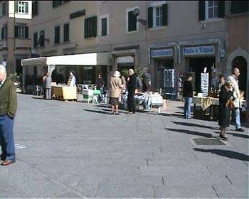 MERCATINO DI PRODOTTI ARTIGIANALI ED ENOGASTRONOMICI  A PORTOFERRAIO