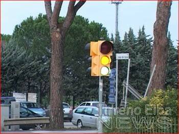 Troppi ingorghi: via i semafori, meglio le rotatorie