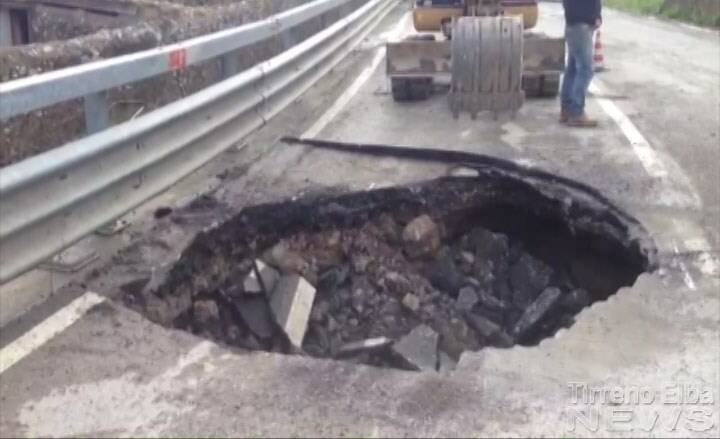 Cede ancora la strada provinciale a Rio Marina