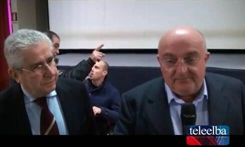 Fra Galli e De Santi, il duello davanti alle telecamere. Il video