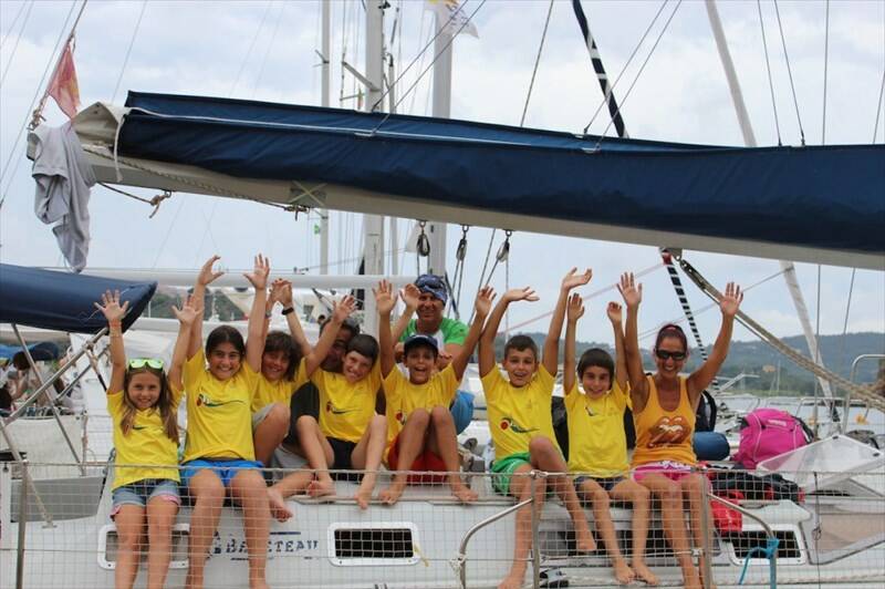 Per i bimbi campi estivi in barca a vela alla ricerca dei cetacei