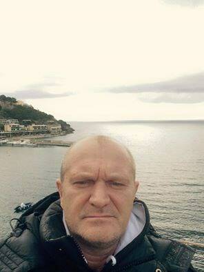Il "selfie" di Andrea Pucci all'Isola d'Elba