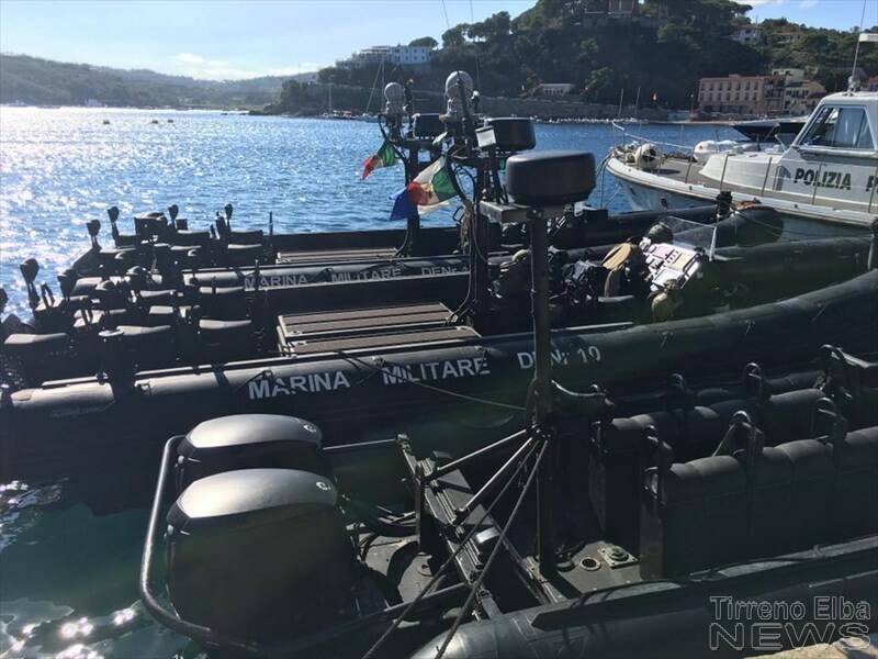 Esercitazioni militari in mare al largo di Porto Azzurro