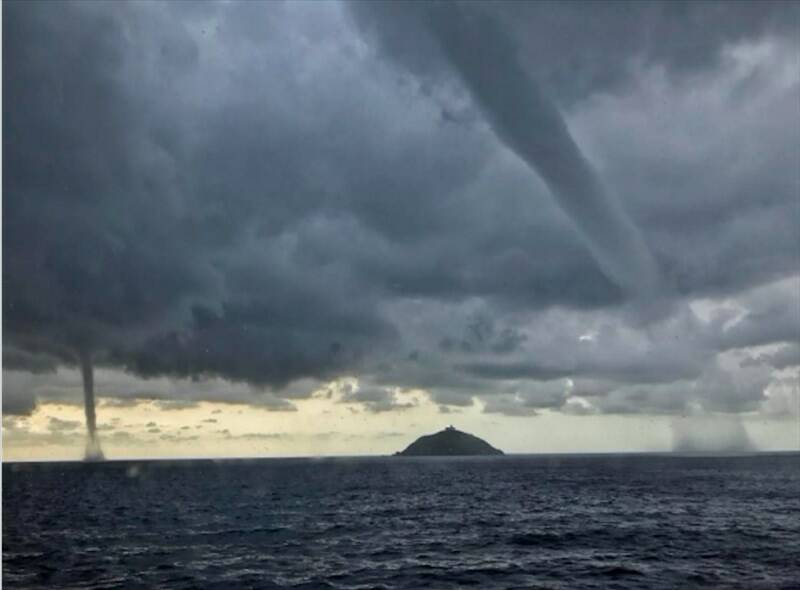 Maltempo, due trombe marine a largo di  Palmaiola 