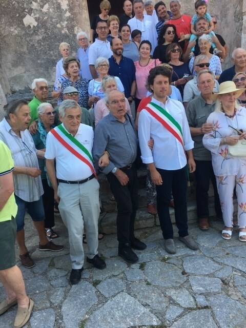 Poggio festeggia il Parroco di mezzo secolo