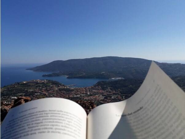 Per il compleanno di Porto Azzurro una “maratona di letture” via web, tra storia e ricordi