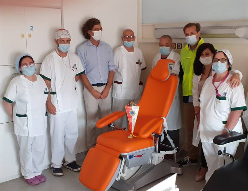 Lions Club, consegna di una poltrona oncologica all’Ospedale di Portoferraio