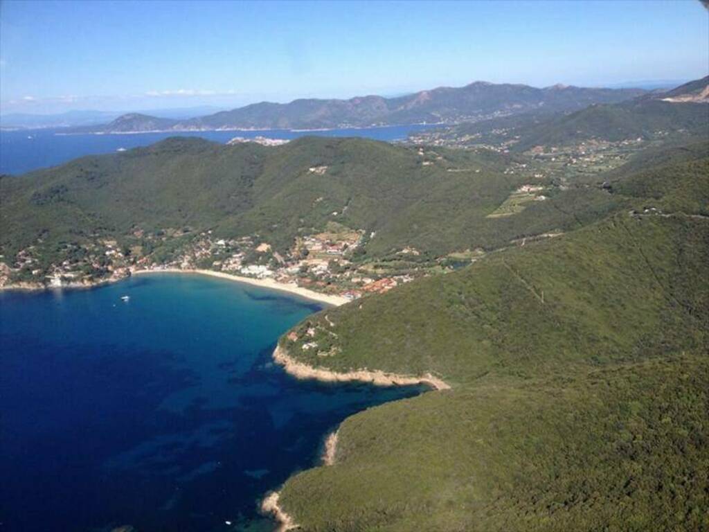 Biodola, una passerella a norma per l’accesso al mare per disabili