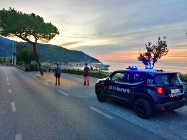 Marciana Marina: 5 giovani aretini deferiti dai Carabinieri per furto aggravato