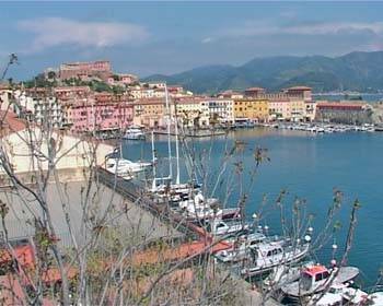 Conclusi i lavori di illuminazione in Calata Mazzini a Portoferraio