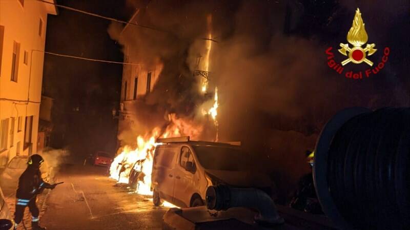 Incendio nella notte nel centro storico di Portoferraio
