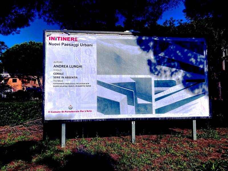 Progetto IN-iTINERE, il sesto maxiposter a Portoferraio con un'opera dell’Artista Andrea Lunghi