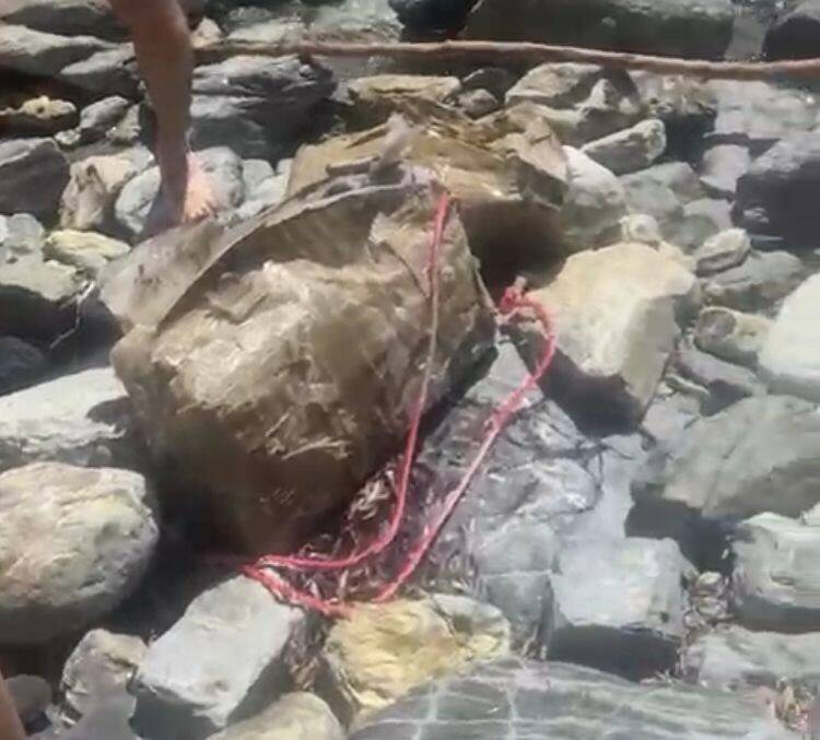 Spiaggia di Acquarilli, ragazzi scoprono un pacco "misterioso" contenente diversi chili di hashish