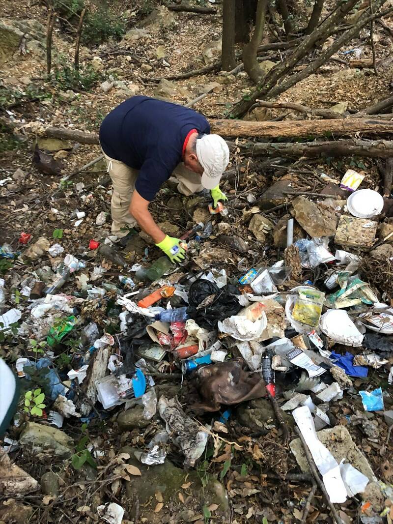 La lotta alle discariche abusive coalizza il comune e l’associazione consorzio volontario Biodola. Raccolti altri 5 quintali di rifiuti.
