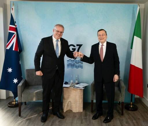 Mario Draghi dona un orologio Locman al Primo Ministro australiano