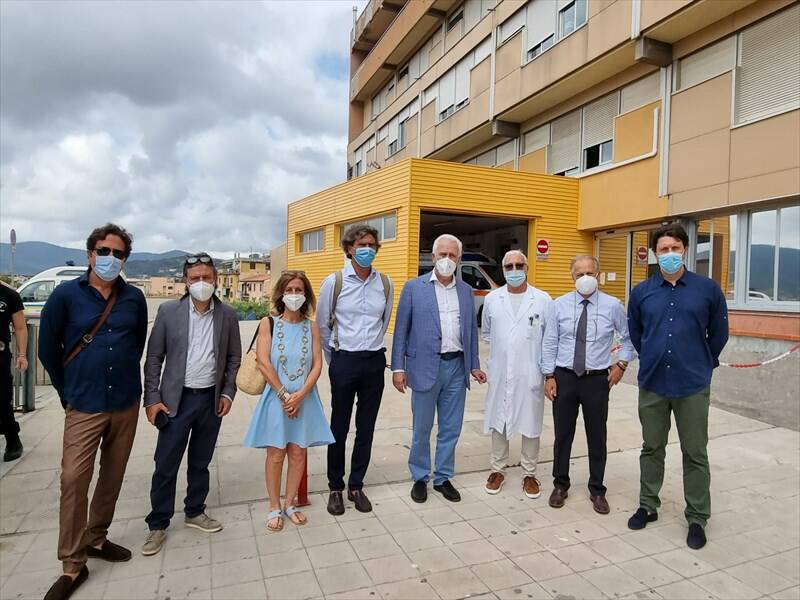Il presidente della Regione Toscana, Eugenio Giani,  ha visitato l’ospedale di Portoferraio