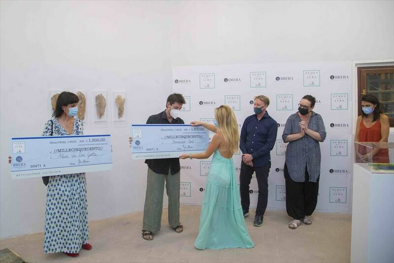 Consegnate le borse di studio ai vincitori della 5° edizione del Premio Arte Acqua dell'Elba al vernissage di ‘Generazione Mare’