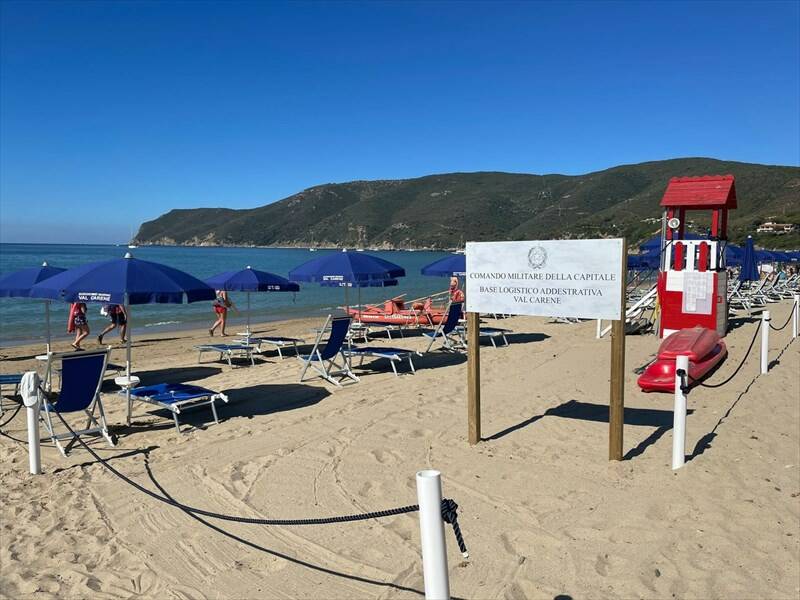Spiaggia militare di Lacona: un esempio di sviluppo economico, qualità e sicurezza degli stabilimenti balneari dell'Isola d'Elba