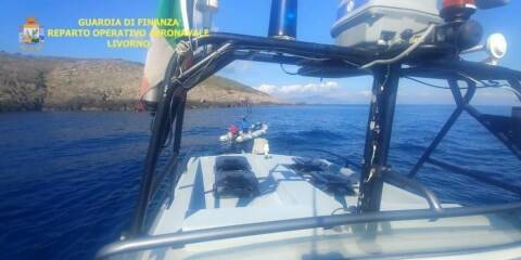 Isola di Giannutri, due persone denunciate mentre navigavano e detenevano attrezzatura per la pesca sportiva in zona vietata