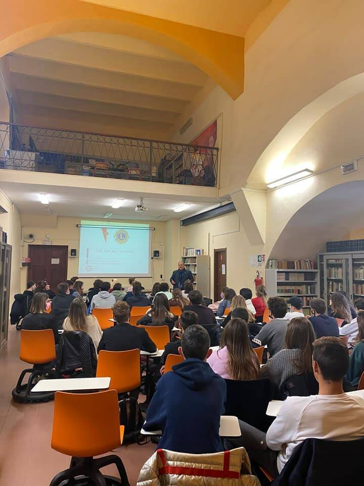 Il sociologo Francesco Pira incontra gli studenti del Liceo Foresi