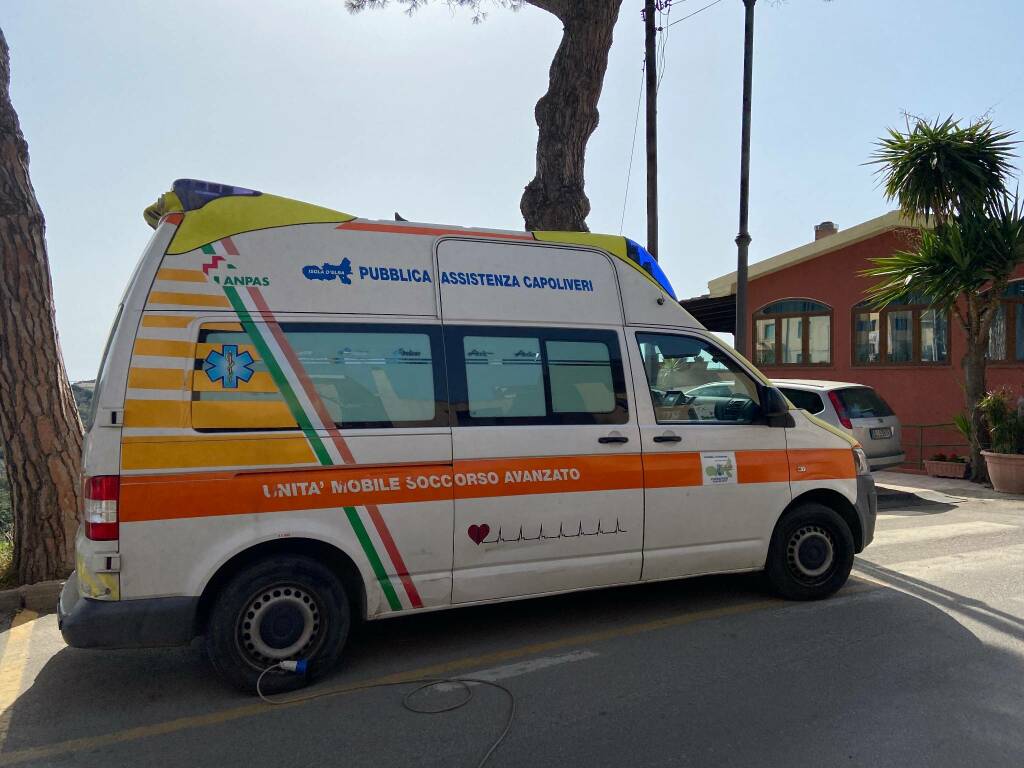 ambulanza, pubblica assistenza, capoliveri