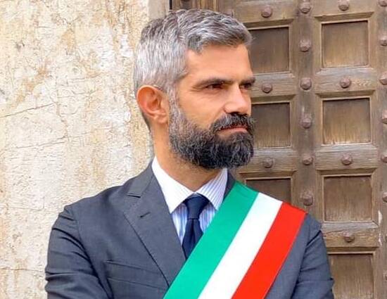 Francesco Ferrari, sindaco di Piombino, foto dalla pagina Facebook