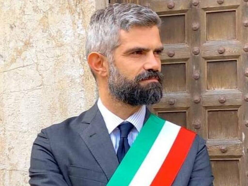 Francesco Ferrari, sindaco di Piombino, foto dalla pagina Facebook