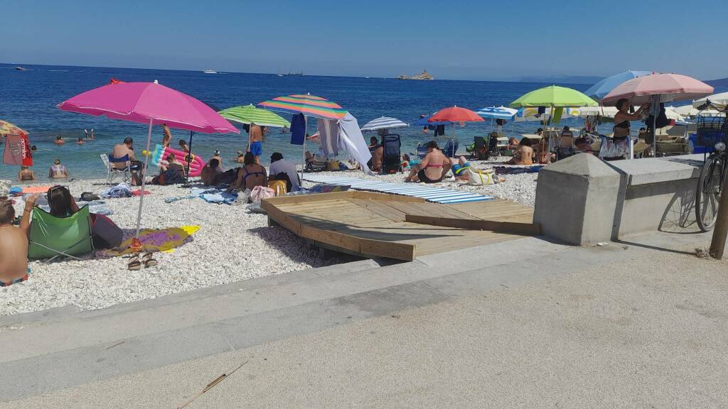 accesso disabili spiaggia delle ghiaie